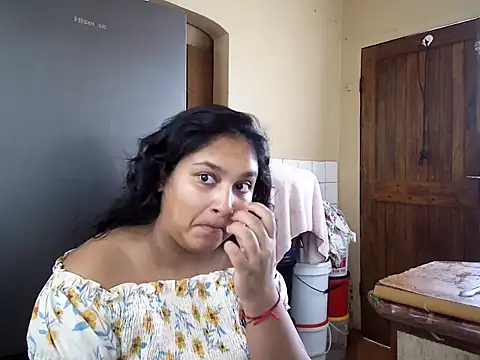 Snapshot of Indianbloom- chatting on 09/14/25, 09:09 Indianbloom- online show from 09/14/25, 09:09