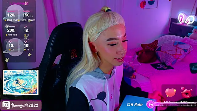 Snapshot of Littlebunny21 chatting on 02/06/25, 10:43 Littlebunny21 online show from 02/06/25, 10:43