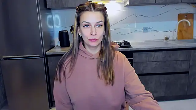 Snapshot of AlexiaDarren chatting on 02/24/25, 11:41 AlexiaDarren online show from 02/24/25, 11:41