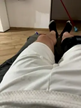 Snapshot of Io1994 chatting on 12/14/25, 09:53 Io1994 online show from 12/14/25, 09:53