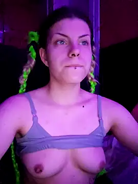 Snapshot of Elunaa chatting on 01/11/25, 09:46 Elunaa online show from 01/11/25, 09:46