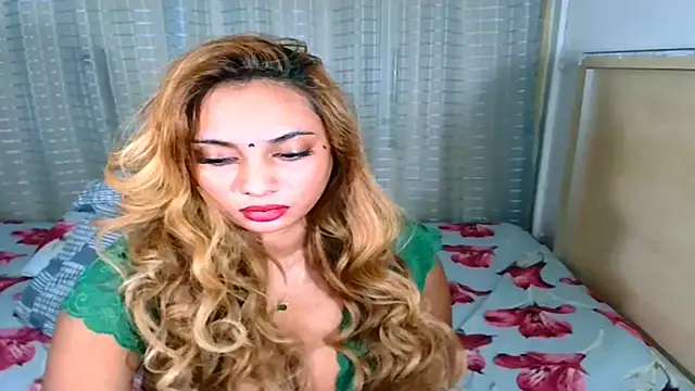 Snapshot of sexyindianchic chatting on 09/26/25, 05:53 sexyindianchic online show from 09/26/25, 05:53