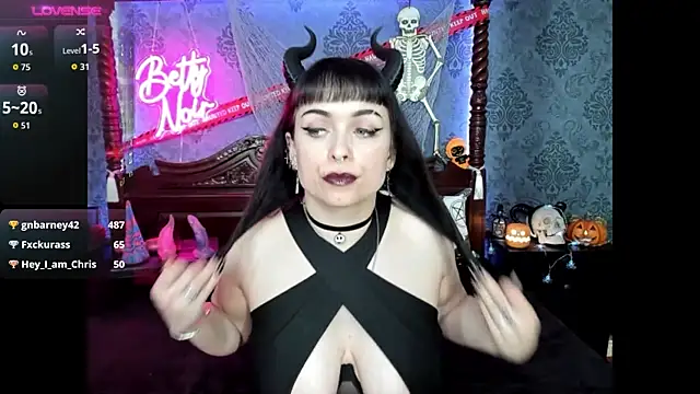 BettyNoir online show from 10/21/25, 07:35
