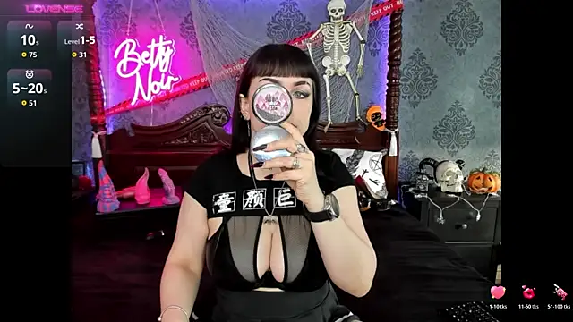 BettyNoir online show from 10/29/25, 07:51