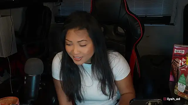 Snapshot of Bubbleliyah chatting on 11/13/25, 09:40 Bubbleliyah online show from 11/13/25, 09:40