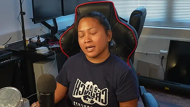 Snapshot of Bubbleliyah chatting on 02/24/25, 06:15 Bubbleliyah online show from 02/24/25, 06:15