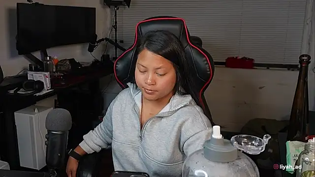 Snapshot of Bubbleliyah chatting on 10/10/25, 04:13 Bubbleliyah online show from 10/10/25, 04:13