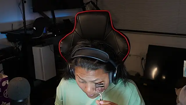 Snapshot of Bubbleliyah chatting on 02/02/25, 11:53 Bubbleliyah online show from 02/02/25, 11:53