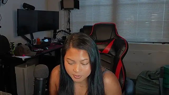 Snapshot of Bubbleliyah chatting on 09/21/25, 12:32 Bubbleliyah online show from 09/21/25, 12:32