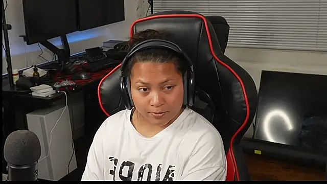 Snapshot of Bubbleliyah chatting on 02/26/25, 05:03 Bubbleliyah online show from 02/26/25, 05:03