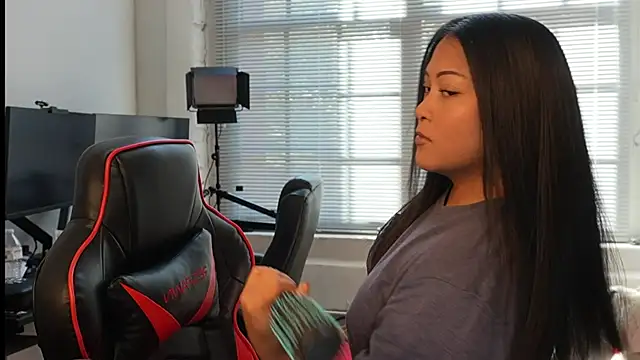 Snapshot of Bubbleliyah chatting on 04/01/26, 01:41 Bubbleliyah online show from 04/01/26, 01:41