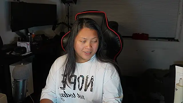 Snapshot of Bubbleliyah chatting on 10/08/25, 12:01 Bubbleliyah online show from 10/08/25, 12:01