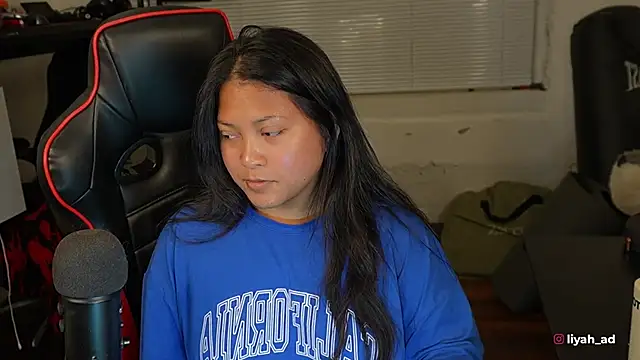 Snapshot of Bubbleliyah chatting on 11/19/25, 03:06 Bubbleliyah online show from 11/19/25, 03:06