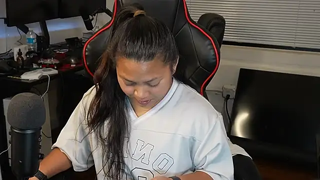 Snapshot of Bubbleliyah chatting on 02/19/25, 12:03 Bubbleliyah online show from 02/19/25, 12:03