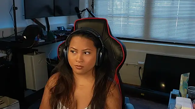 Snapshot of Bubbleliyah chatting on 02/04/25, 08:28 Bubbleliyah online show from 02/04/25, 08:28