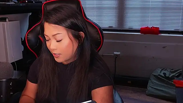 Snapshot of Bubbleliyah chatting on 09/29/25, 08:14 Bubbleliyah online show from 09/29/25, 08:14