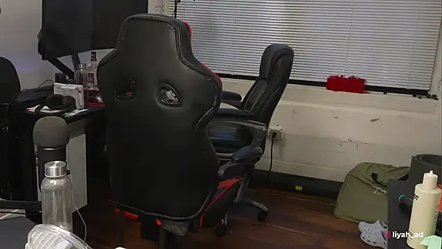 Snapshot of Bubbleliyah chatting on 10/06/25, 10:54 Bubbleliyah online show from 10/06/25, 10:54