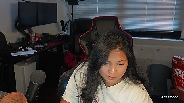 Snapshot of Bubbleliyah chatting on 11/12/25, 02:21 Bubbleliyah online show from 11/12/25, 02:21