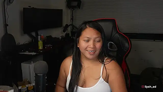 Snapshot of Bubbleliyah chatting on 10/28/25, 12:44 Bubbleliyah online show from 10/28/25, 12:44