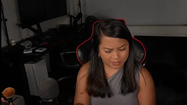 Snapshot of Bubbleliyah chatting on 03/13/25, 04:49 Bubbleliyah online show from 03/13/25, 04:49