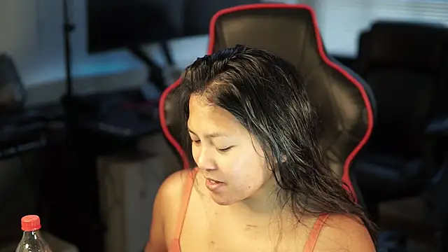 Snapshot of Bubbleliyah chatting on 01/03/25, 04:27 Bubbleliyah online show from 01/03/25, 04:27