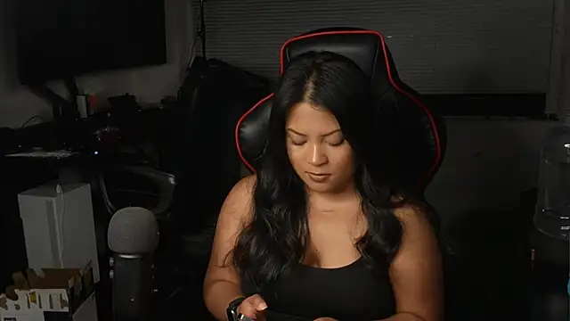 Snapshot of Bubbleliyah chatting on 10/22/25, 12:43 Bubbleliyah online show from 10/22/25, 12:43