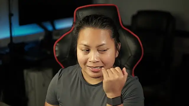 Snapshot of Bubbleliyah chatting on 01/01/25, 11:40 Bubbleliyah online show from 01/01/25, 11:40