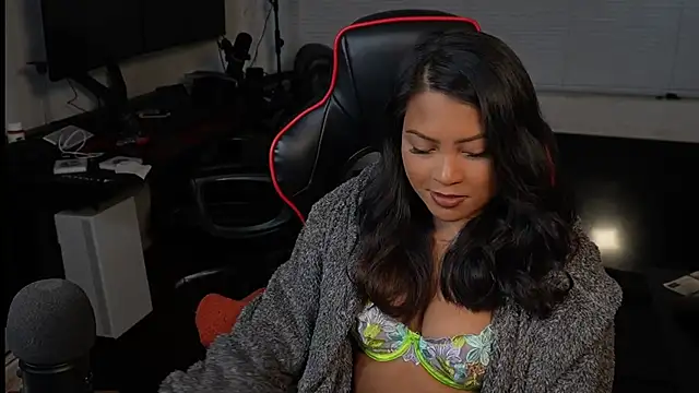 Snapshot of Bubbleliyah chatting on 03/12/25, 03:57 Bubbleliyah online show from 03/12/25, 03:57