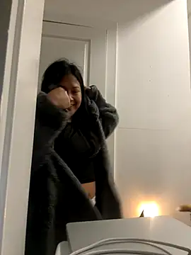 Snapshot of Bubbleliyah chatting on 11/26/25, 05:29 Bubbleliyah online show from 11/26/25, 05:29