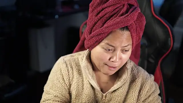 Snapshot of Bubbleliyah chatting on 12/02/24, 02:25 Bubbleliyah online show from 12/02/24, 02:25