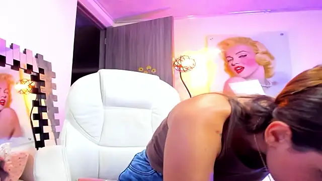 KimberlySaen online show from 10/21/25, 09:36