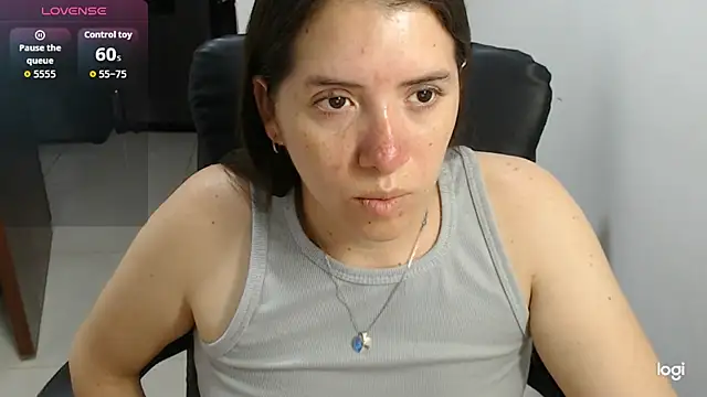 Snapshot of spicey_latina chatting on 06/23/26, 10:41 spicey latina online show from 06/23/26, 10:41