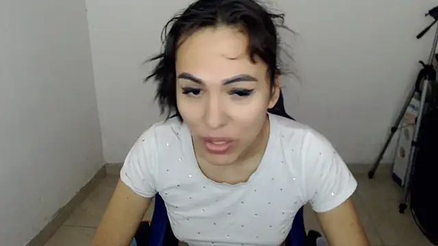 Snapshot of arianablue69 chatting on 02/05/25, 09:15 arianablue69 online show from 02/05/25, 09:15