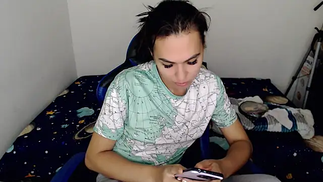 Snapshot of arianablue69 chatting on 02/19/25, 04:23 arianablue69 online show from 02/19/25, 04:23