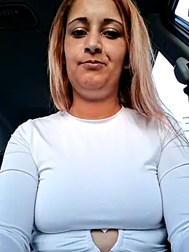 Snapshot of Alina03210 chatting on 03/09/25, 04:44 Alina03210 online show from 03/09/25, 04:44