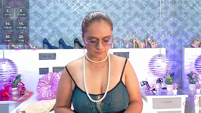 Snapshot of MarilynVega1 chatting on 09/29/25, 08:47 MarilynVega1 online show from 09/29/25, 08:47