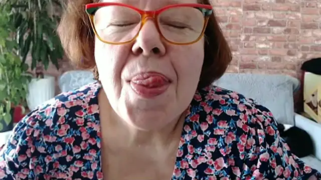 Adelewildx online show from 04/22/26, 10:33