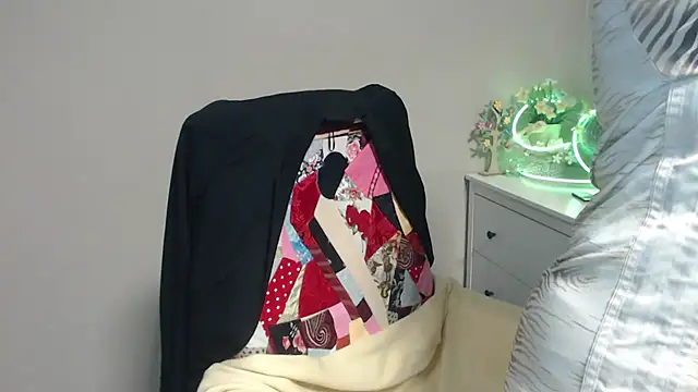 Adelewildx online show from 03/18/25, 04:18