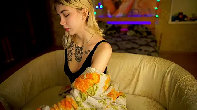 Snapshot of Allison_Cuty chatting on 02/12/25, 11:09 Allison Cuty online show from 02/12/25, 11:09