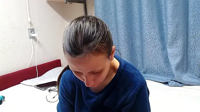 alisacucumber online show from 10/26/25, 05:02