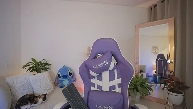 roxie gates  online show from 03/29/26, 02:24