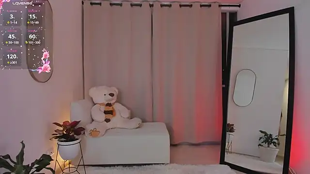 roxie gates  online show from 11/17/25, 12:47