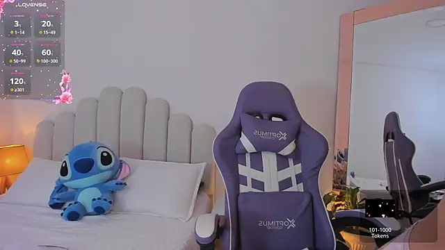 roxie gates  online show from 02/24/26, 02:34