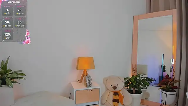 roxie gates  online show from 03/07/26, 03:46