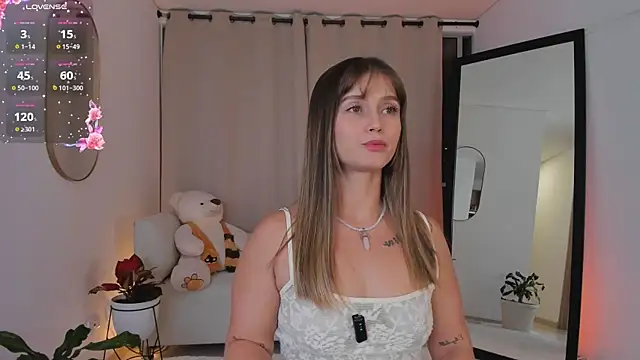 roxie gates  online show from 10/28/25, 02:12