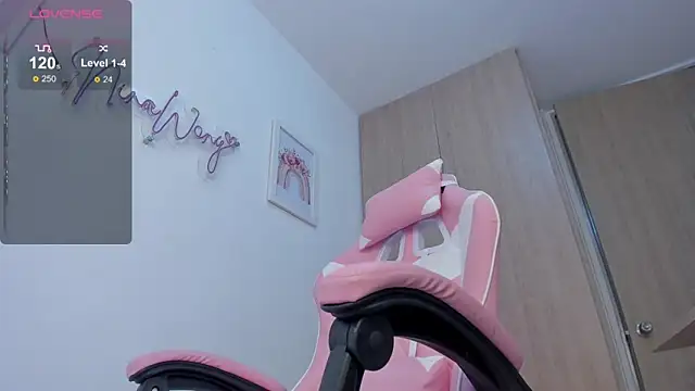 Snapshot of NinaWong chatting on 09/29/25, 08:25 NinaWong online show from 09/29/25, 08:25