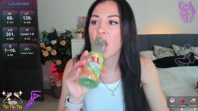 Snapshot of KerryCandy_Girl chatting on 11/26/25, 07:30 KerryCandy Girl online show from 11/26/25, 07:30