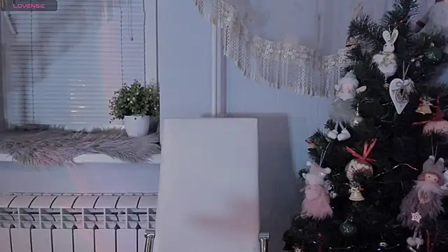 Snapshot of Eva_Shameless chatting on 12/24/24, 06:17 Eva Shameless online show from 12/24/24, 06:17