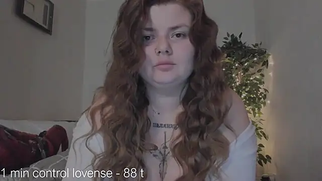 Snapshot of Eva_Shameless chatting on 02/17/25, 02:49 Eva Shameless online show from 02/17/25, 02:49