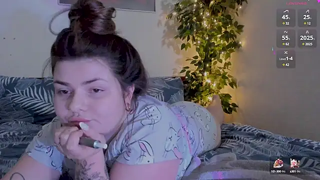 Snapshot of Eva_Shameless chatting on 12/21/24, 07:49 Eva Shameless online show from 12/21/24, 07:49